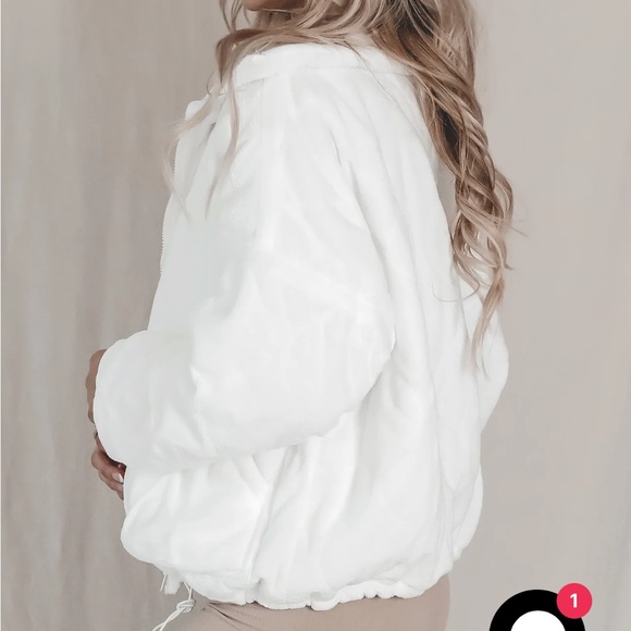 ❌sold❌ AMAZING LACE SNOW MUCH LOVE WHITE QUILTED KNIT PUFFER - Picture 4 of 6